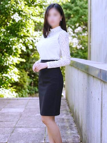 スレンダーで巨乳Fの若妻 あかり1