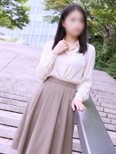 清楚で従順な人妻 るな4