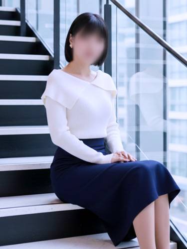 小柄で鼻筋の通った美人妻 天音5