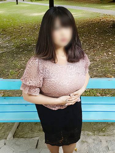小柄でエッチな熟女 めぐみ1
